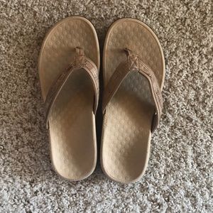 Vionic flip flops
